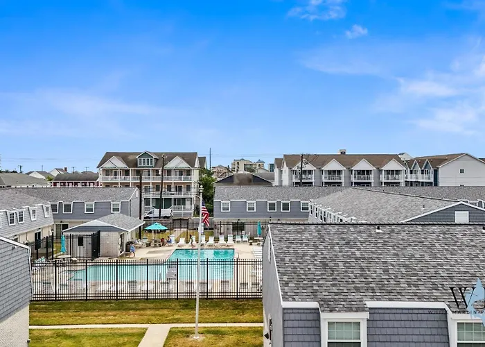 Cozy 2nd Floor Bayside Condo, Steps To Pool & Beach! *