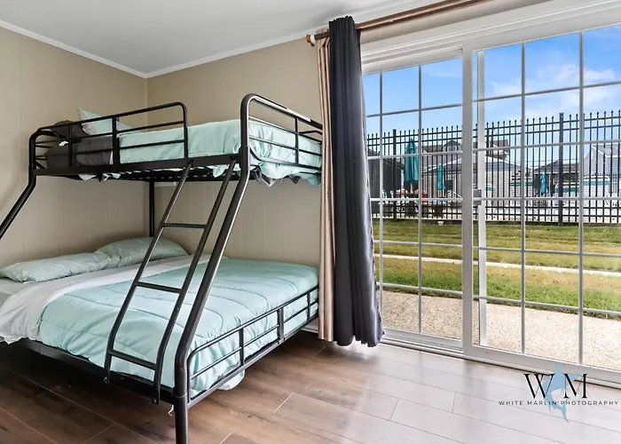 Apartment Cozy 2nd Floor Bayside Condo, Steps To Pool & Beach! *